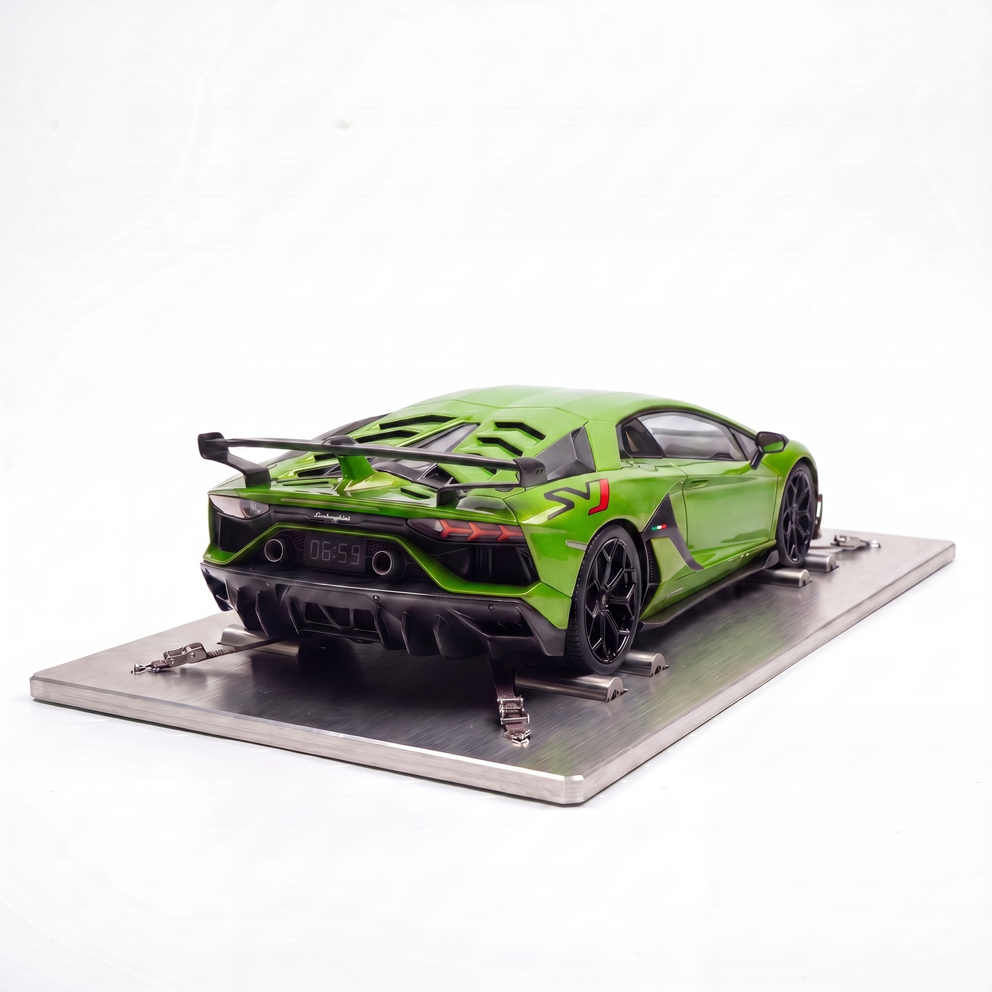 RevClock — budzik supersamochod (Lamborghini Aventador SVJ)