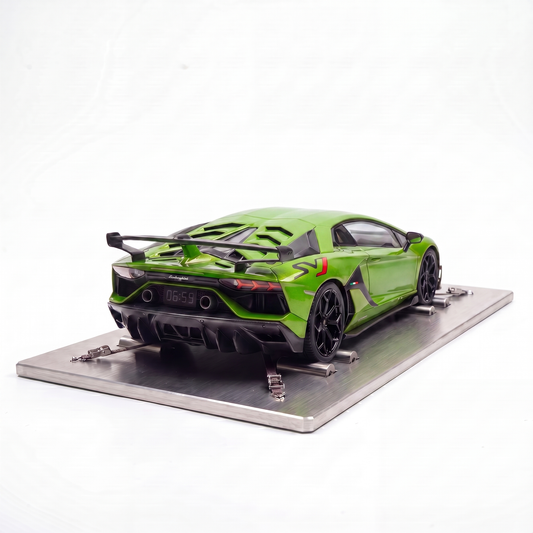 RevClock — budzik supersamochod (Lamborghini Aventador SVJ)